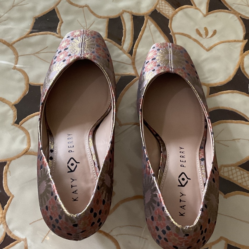 Katy Perry Collections Pink and Gold PUMPS